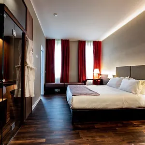 10 Keys 4* Milan